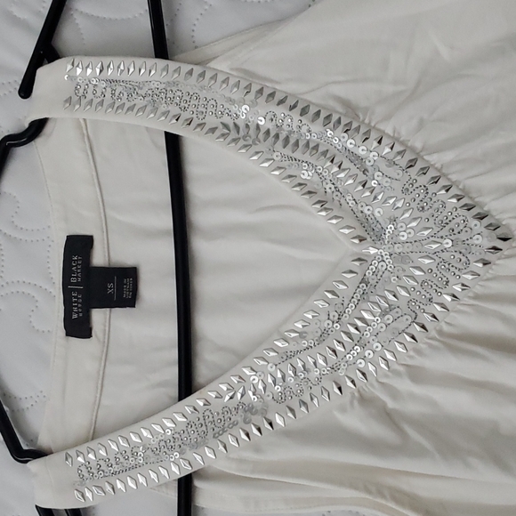 WHITE HOUSE BLACK MARKET XS white shirt with beaded neckline - Picture 3 of 3